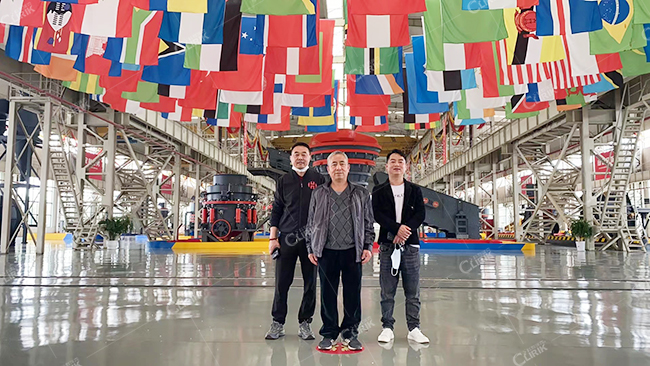 河北褚先生蒞臨上?？评鹂丝紤]滑石超細磨粉機