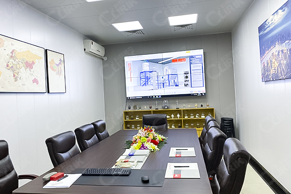 福建王總來廠考察加工木炭超細(xì)磨粉機設(shè)備細(xì)度要求300目